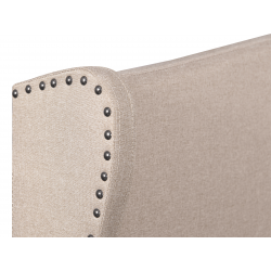 Lit capitonné Christelle en tissu gris avec tête de lit cloutée –